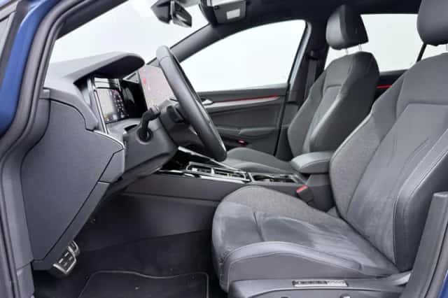 Volkswagen Golf (2024) thumbnail 5