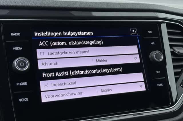 Volkswagen T-Roc (2020) thumbnail 11