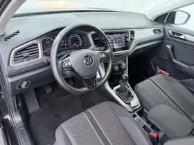 Volkswagen T-Roc (2022) thumbnail 3