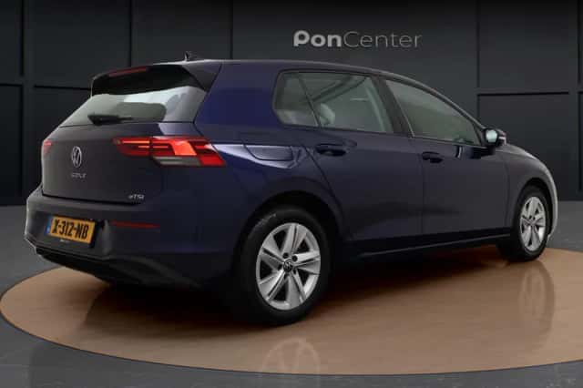 Volkswagen Golf (2024) thumbnail 5