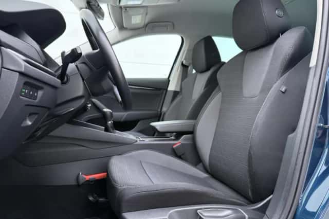 Škoda Octavia (2023) thumbnail 5