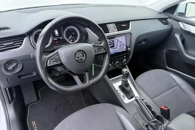 Škoda Octavia (2020) thumbnail 3