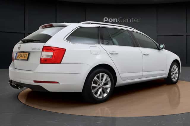 Škoda Octavia (2020) thumbnail 5