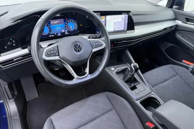Volkswagen Golf (2023) thumbnail 4