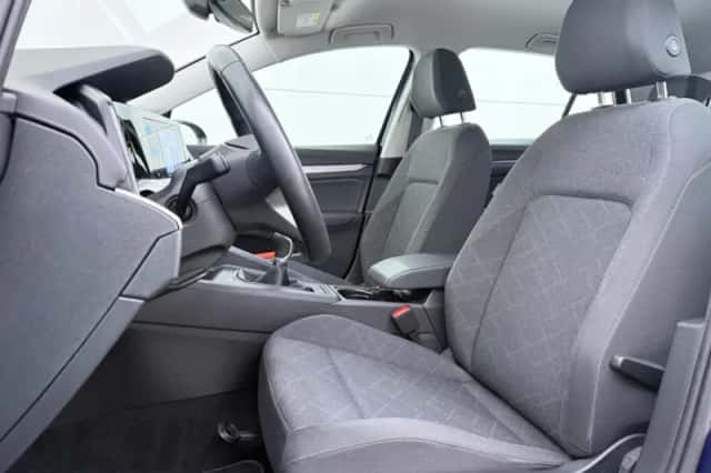 Volkswagen Golf (2023) thumbnail 5