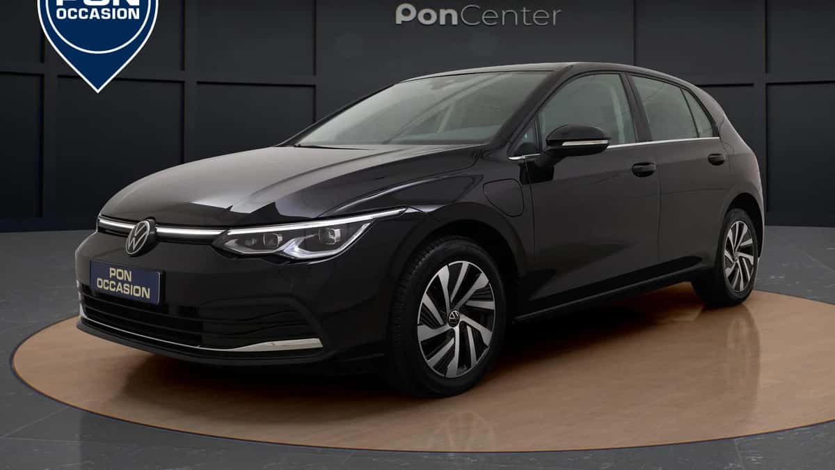 Volkswagen Golf (2023) — foto 1