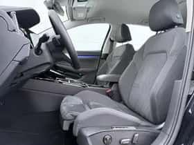 Volkswagen Golf (2023) thumbnail 4