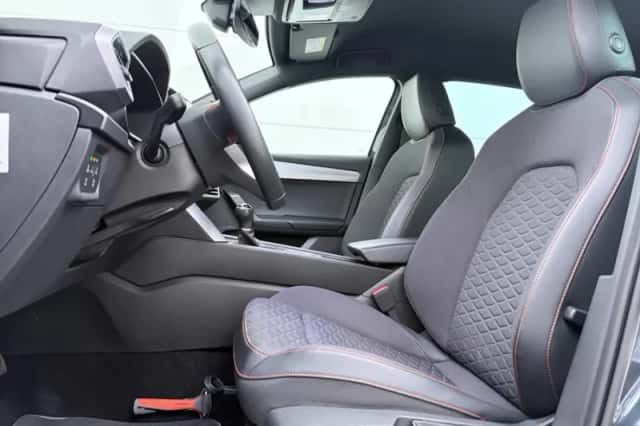 SEAT Leon (2022) thumbnail 5