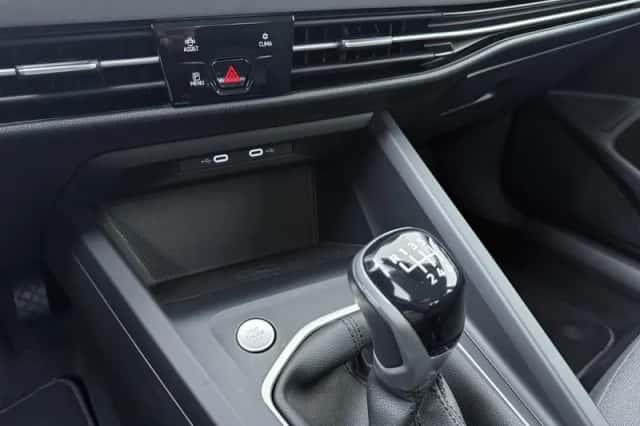 Volkswagen Golf (2024) thumbnail 12
