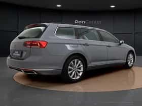 Volkswagen Passat (2022) thumbnail 5