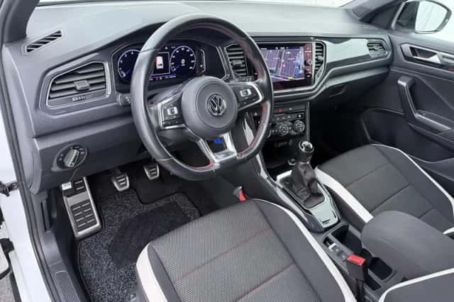Volkswagen T-Roc (2018) thumbnail 3