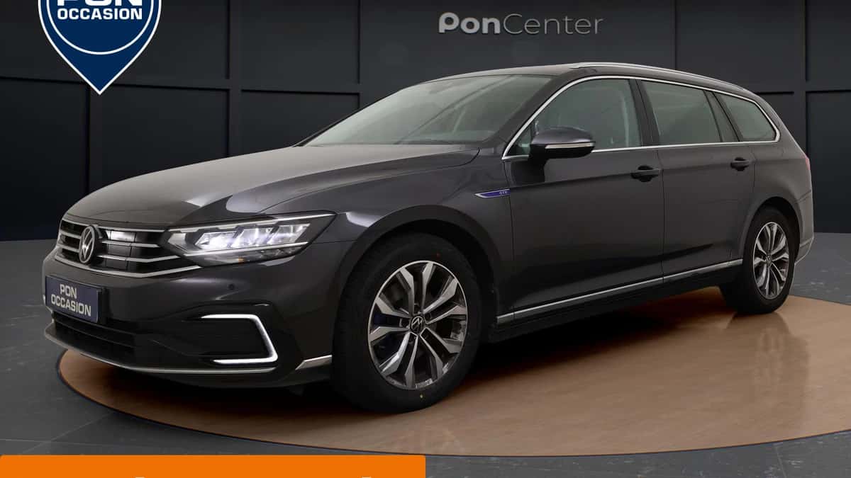 Volkswagen Passat (2022) — foto 1