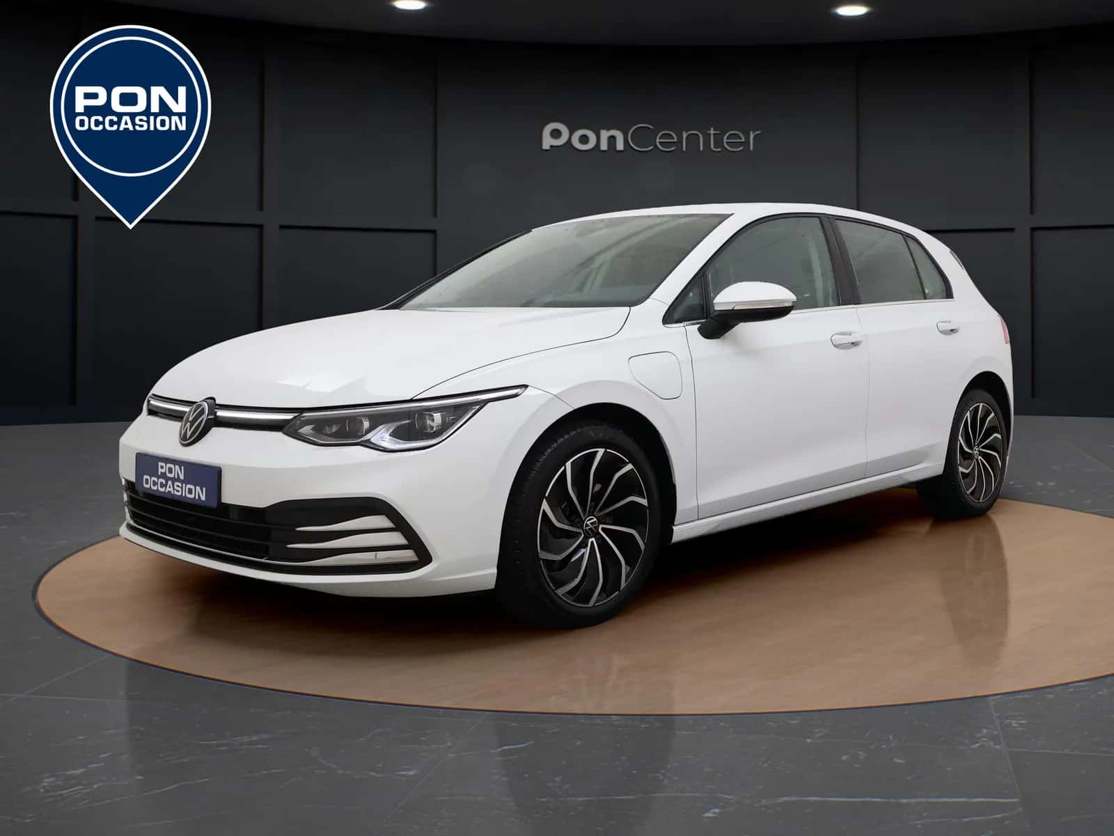 Volkswagen Golf (2023) — foto 1