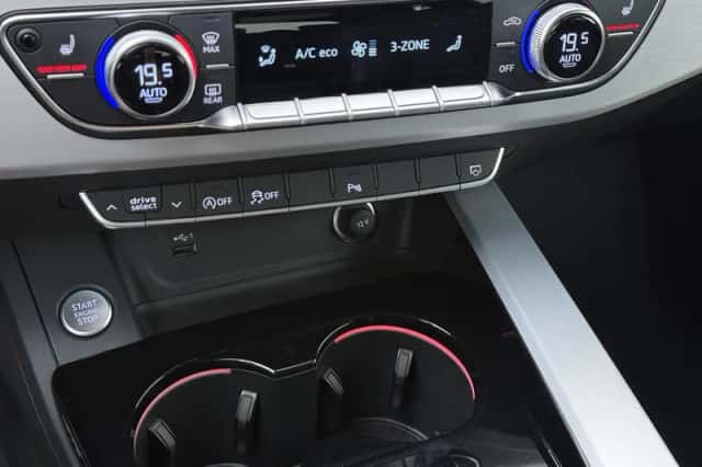 Audi A4 (2024) thumbnail 7