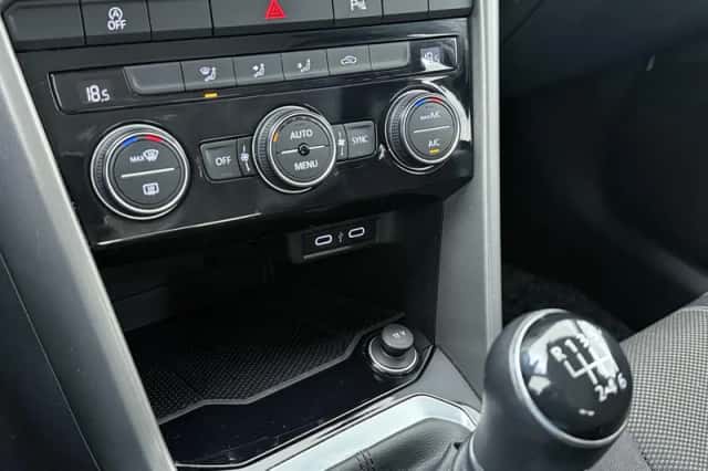 Volkswagen T-Roc (2021) thumbnail 11