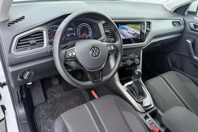 Volkswagen T-Roc (2021) thumbnail 4