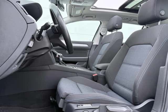 Volkswagen Passat (2022) thumbnail 4