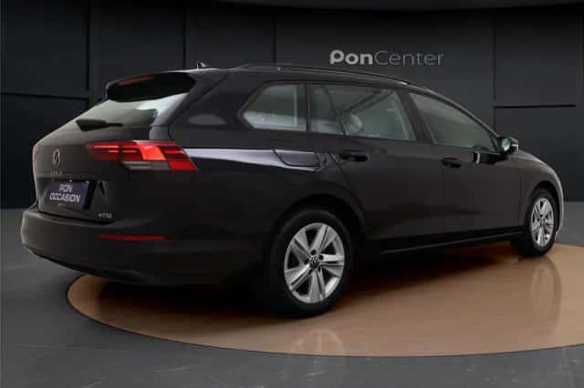 Volkswagen Golf (2023) thumbnail 5