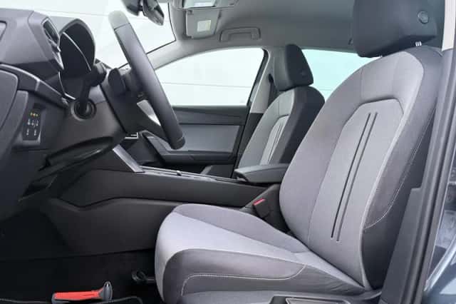 SEAT Leon (2024) thumbnail 4