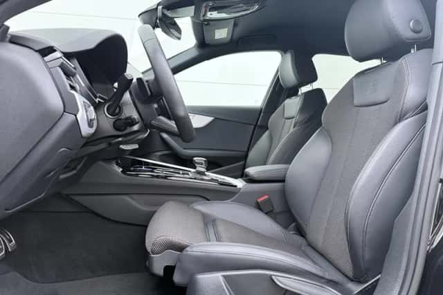 Audi A4 (2024) thumbnail 4
