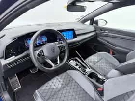 Volkswagen Golf (2024) thumbnail 3