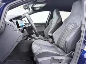 Volkswagen Golf (2024) thumbnail 4
