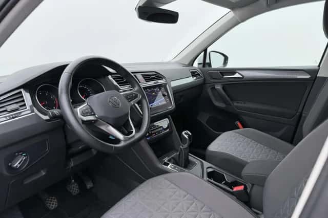 Volkswagen Tiguan (2021) thumbnail 3