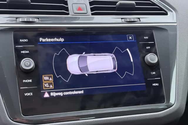 Volkswagen Tiguan (2021) thumbnail 10