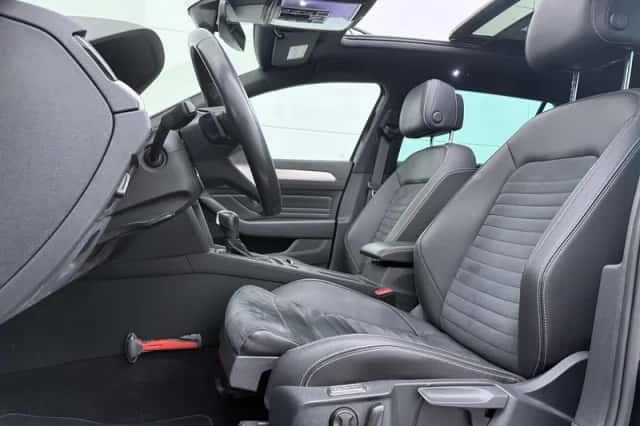 Volkswagen Passat (2022) thumbnail 4