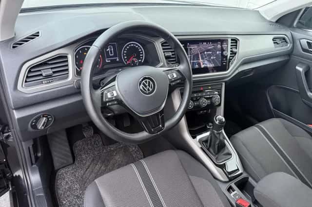 Volkswagen T-Roc (2022) thumbnail 3