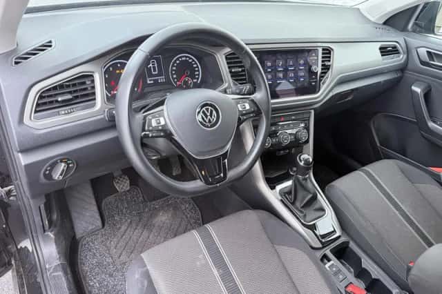 Volkswagen T-Roc (2022) thumbnail 3