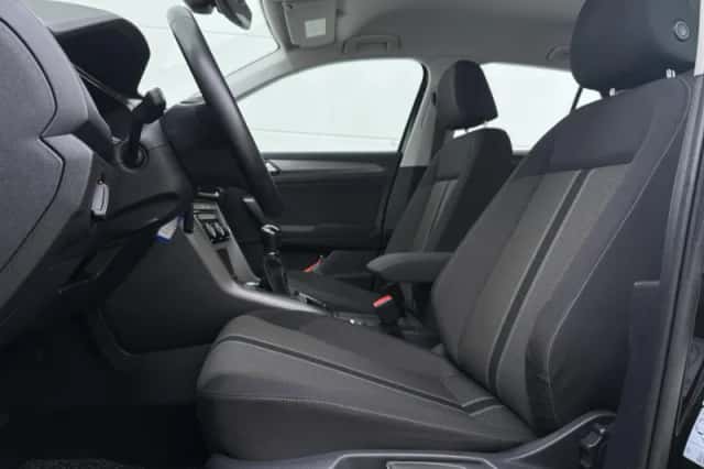 Volkswagen T-Roc (2022) thumbnail 5