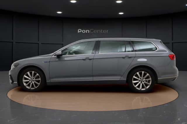 Volkswagen Passat (2022) thumbnail 6