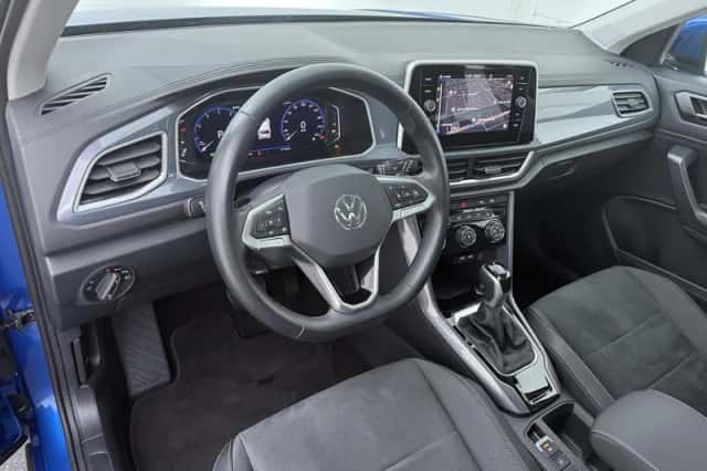 Volkswagen T-Roc (2023) thumbnail 3
