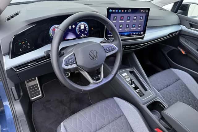 Volkswagen Golf (2025) thumbnail 3