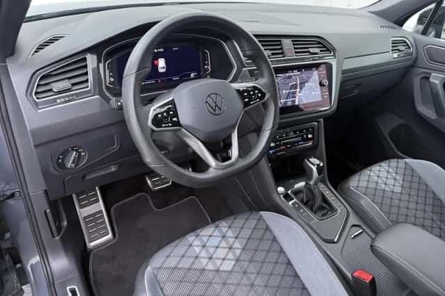 Volkswagen Tiguan (2024) thumbnail 3