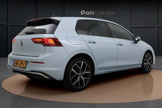 Volkswagen Golf (2024) thumbnail 5