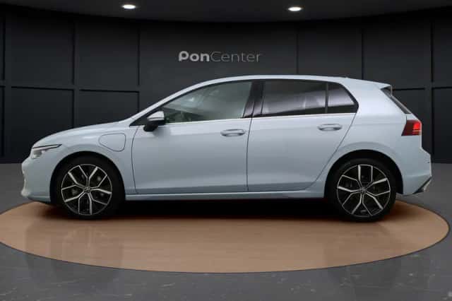 Volkswagen Golf (2024) thumbnail 6