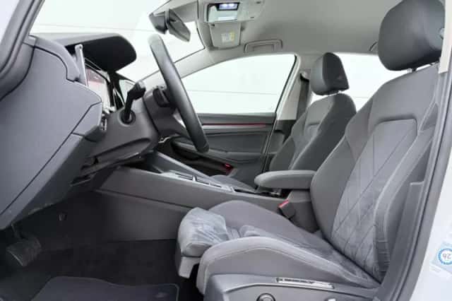 Volkswagen Golf (2022) thumbnail 5