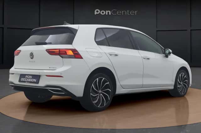 Volkswagen Golf (2022) thumbnail 5