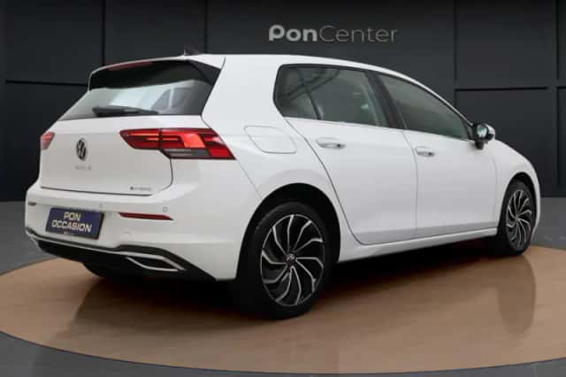 Volkswagen Golf (2022) thumbnail 6