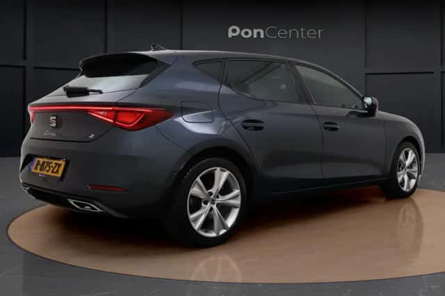 SEAT Leon (2023) thumbnail 5