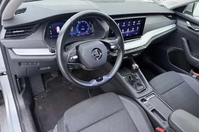 Škoda Octavia (2021) thumbnail 3