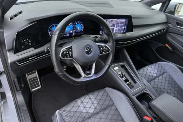 Volkswagen Golf (2022) thumbnail 4