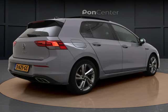 Volkswagen Golf (2022) thumbnail 5