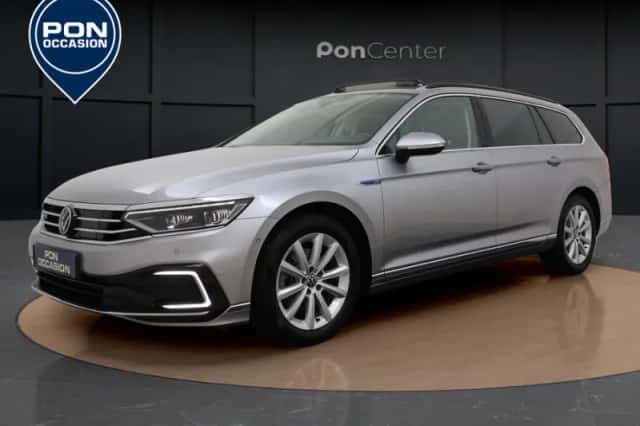 Volkswagen Passat (2022) thumbnail 2