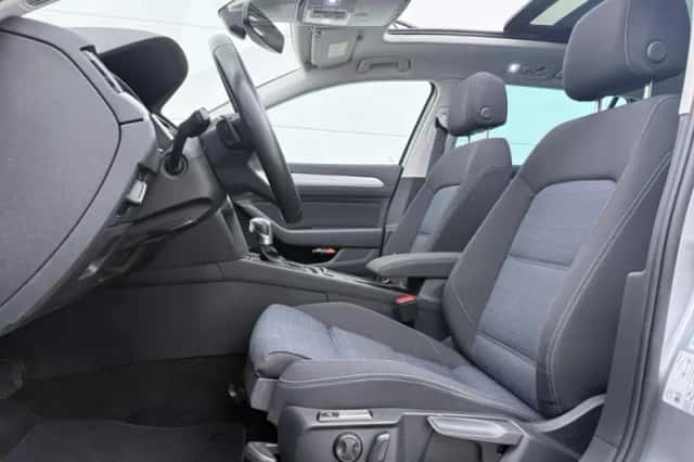 Volkswagen Passat (2022) thumbnail 5