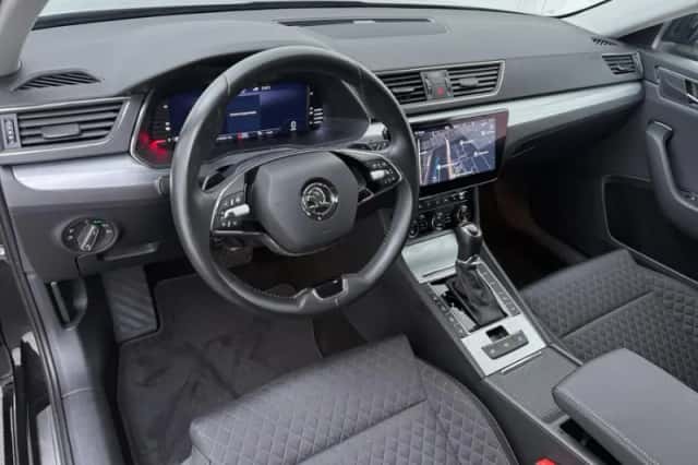 Škoda Superb (2022) thumbnail 4