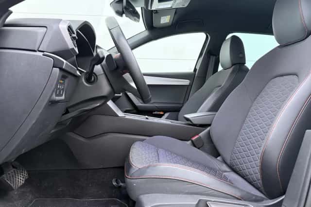 SEAT Leon (2023) thumbnail 4