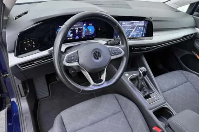 Volkswagen Golf (2021) thumbnail 4